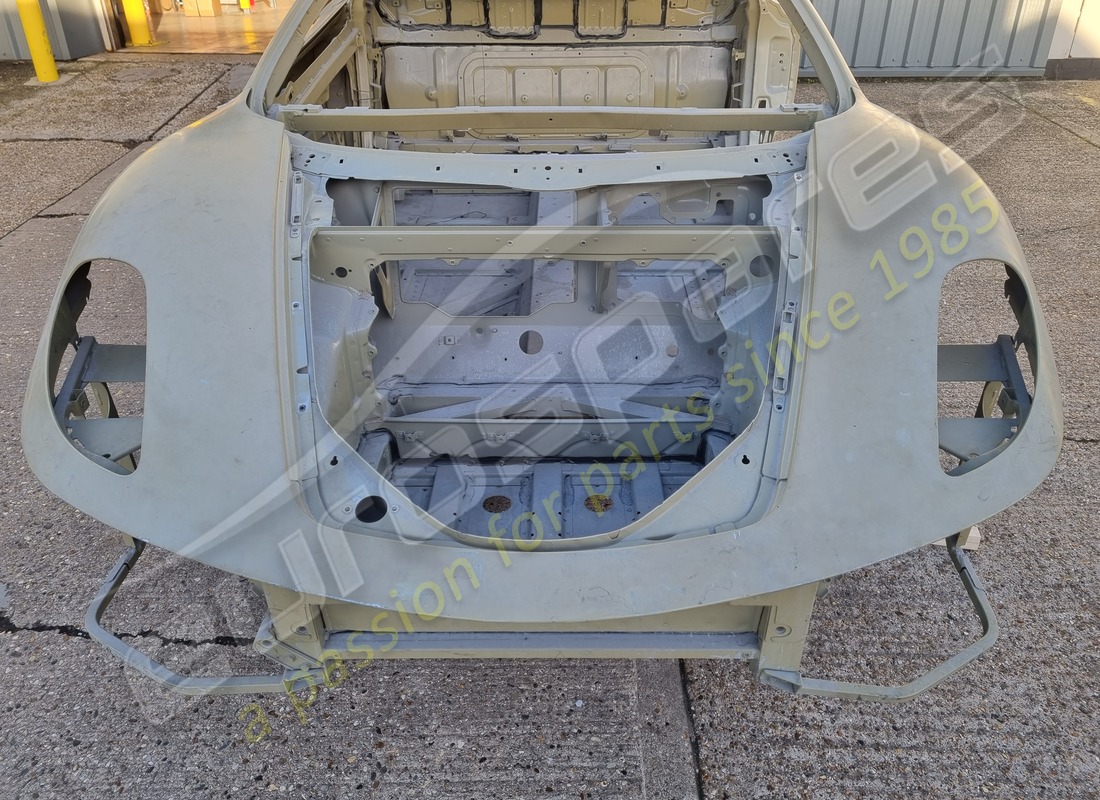 NEW FERRARI SCUDERIA BODYSHELL. PART NUMBER 80557000 (5) new ferrari scuderia bodyshell. part number 80557000 (5)