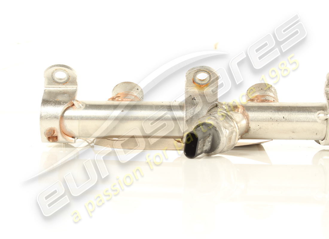 USED LAMBORGHINI FUEL RAIL. PART NUMBER 0P2133315A (2) used lamborghini fuel rail. part number 0p2133315a (2)