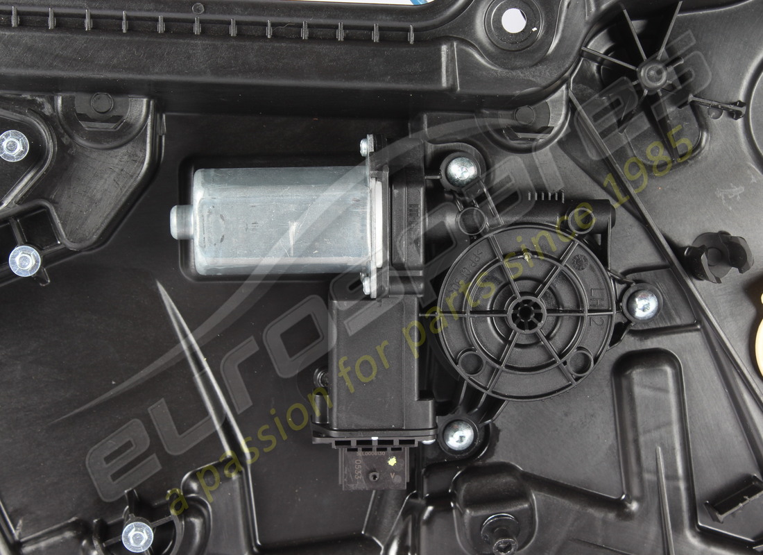 USED MASERATI COMPLETE FRONT LEFT DOOR MOD. PART NUMBER 673014105 (3) used maserati complete front left door mod. part number 673014105 (3)