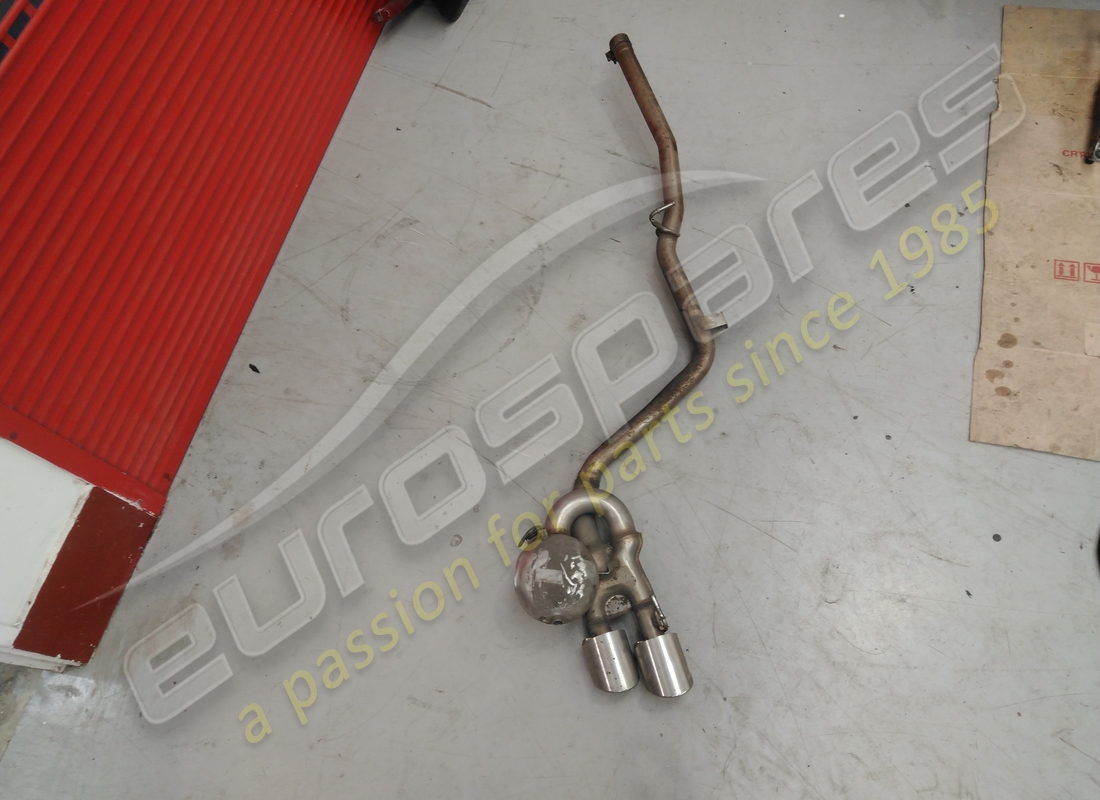 DAMAGED Maserati REAR LEFT SILENCER . PART NUMBER 670006946 (1)