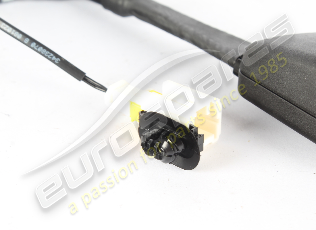 USED MASERATI RH REAR SEATBELT BUCKLE SECT. PART NUMBER 670198281 (4) used maserati rh rear seatbelt buckle sect. part number 670198281 (4)