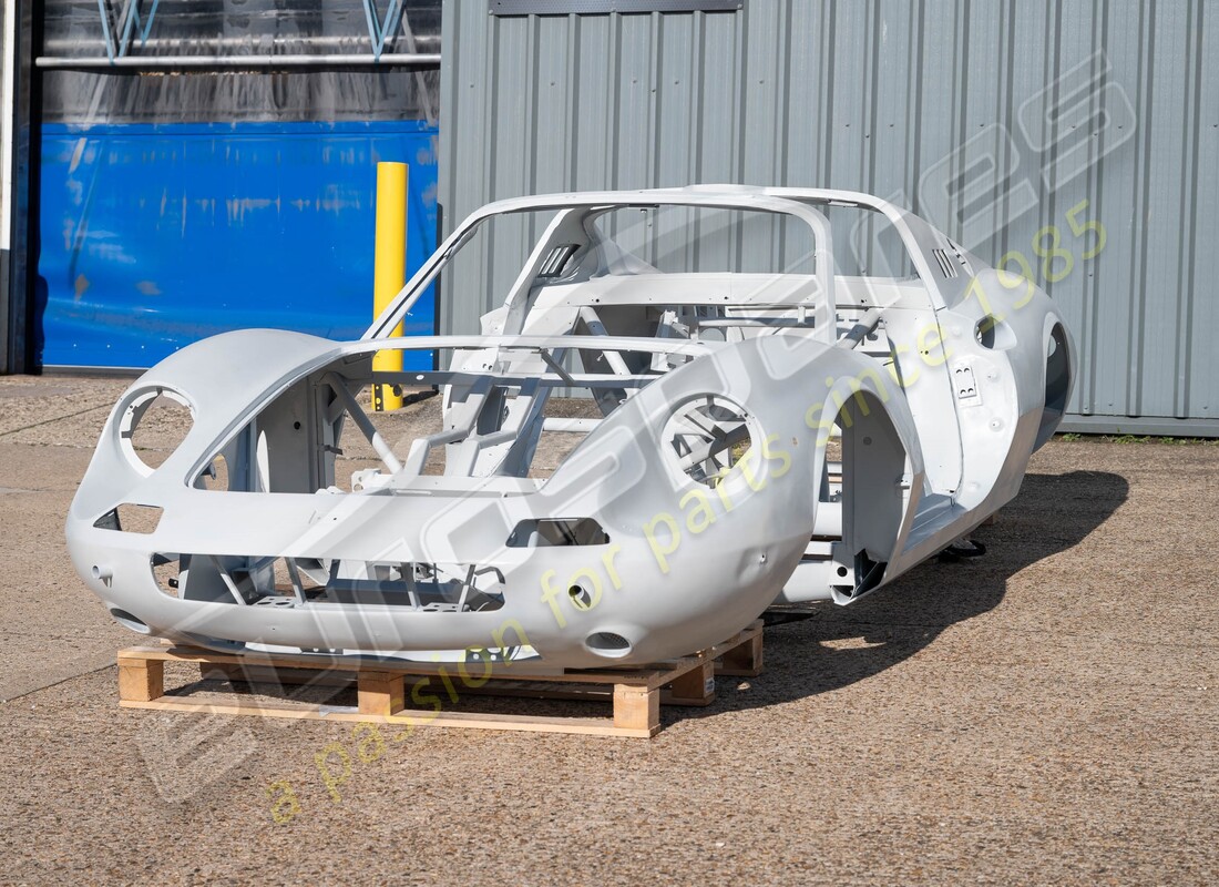 USED FERRARI GTS CHASSIS & BODY. PART NUMBER 20277100 (1) used ferrari gts chassis & body. part number 20277100 (1)