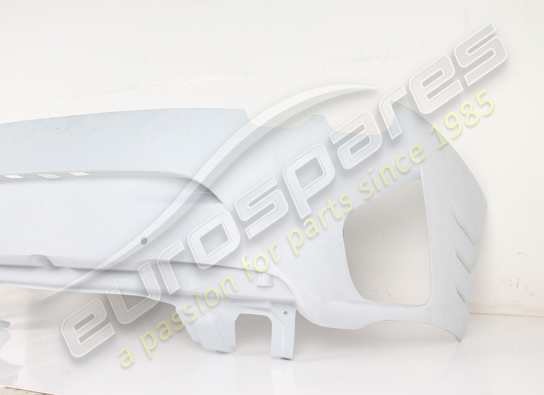NEW FERRARI COMPLETE REAR BUMPER. PART NUMBER 985922153 (3) new ferrari complete rear bumper. part number 985922153 (3)