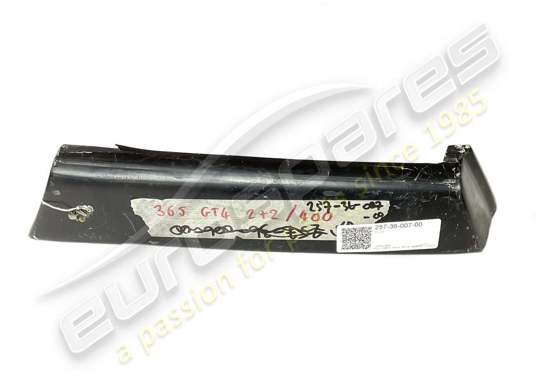 USED FERRARI QUARTER BUMPER LH/FRT 412 GREYPRIMER/RUBBER 0E. PART NUMBER 2573600700 (2) used ferrari quarter bumper lh/frt 412 greyprimer/rubber 0e. part number 2573600700 (2)