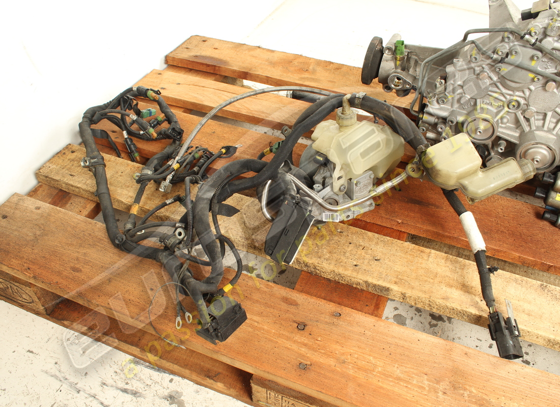 DAMAGED FERRARI POWER TAKE OFF UNIT. PART NUMBER 305902 (3) damaged ferrari power take off unit. part number 305902 (3)