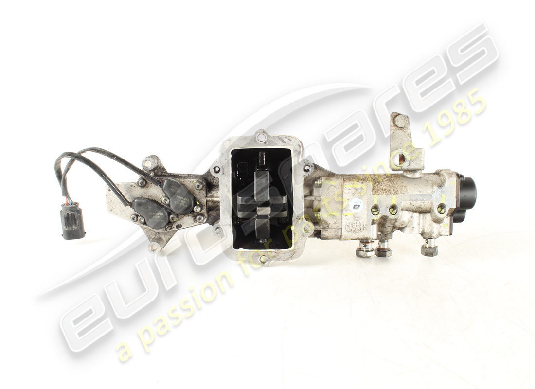 used maserati actuator with cover. part number 183064 (5)