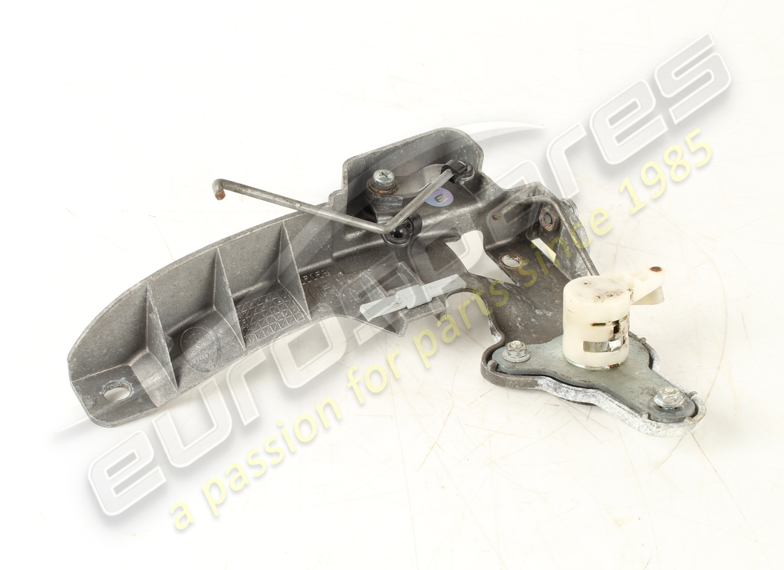 USED Maserati RH FRONT DOOR HANDLE BOX . PART NUMBER 68001800 (1)