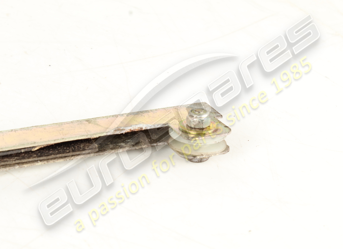 used ferrari lh base for glass. part number 62301400 (4)