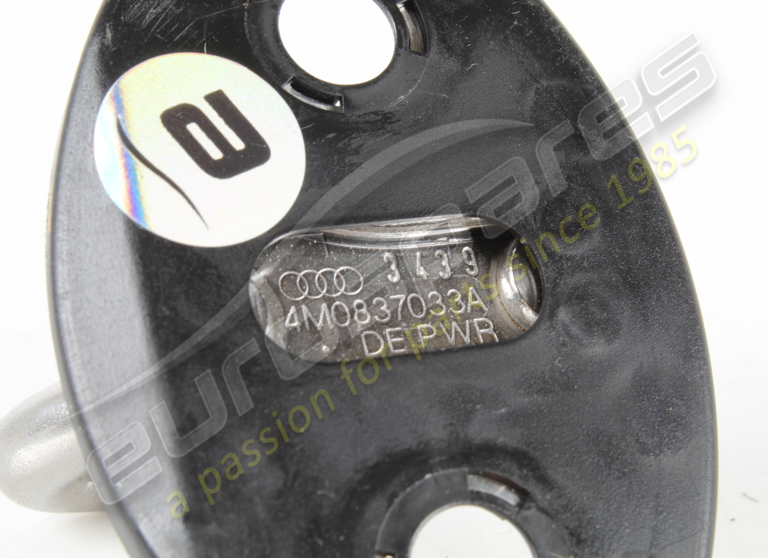 used lamborghini striker. part number 4m0837033a (2)