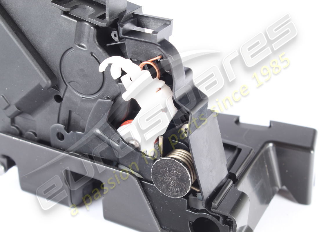 new aston martin lt assembly front dr rh part number ed3321812aa (4)