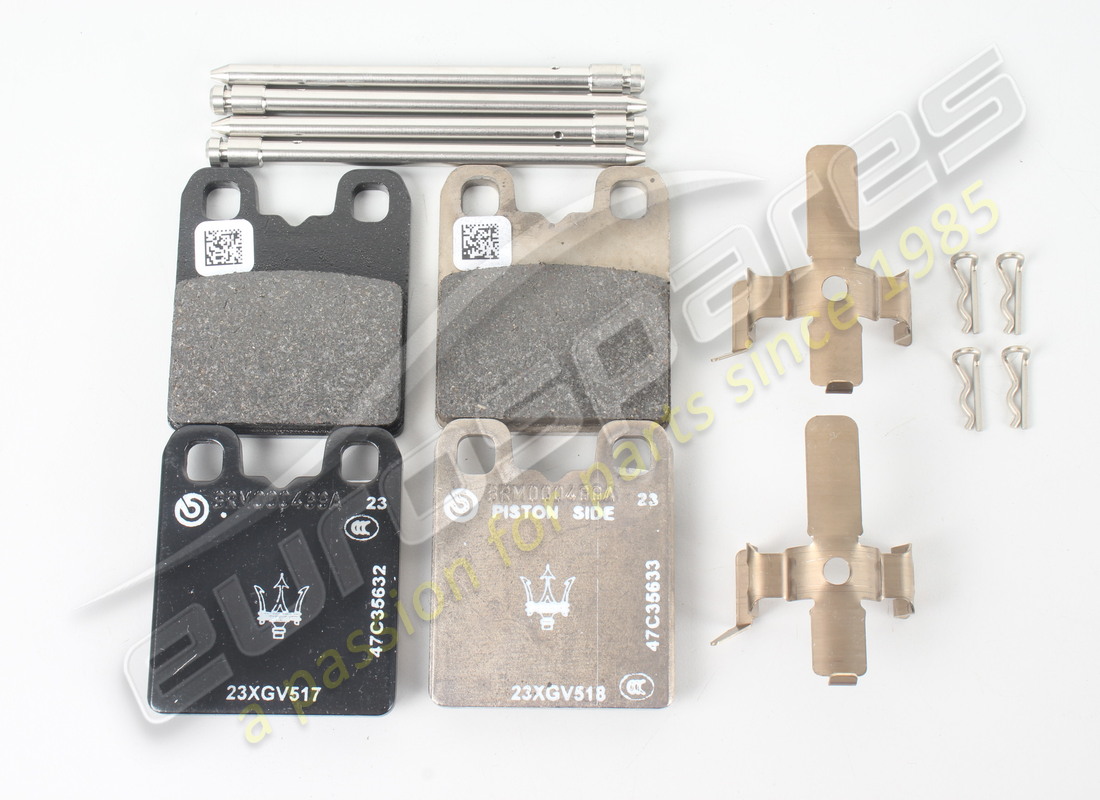 NEW MASERATI BRAKE PADS KIT EPB 959/44B C. PART NUMBER 673012380 (1) new maserati brake pads kit epb 959/44b c. part number 673012380 (1)