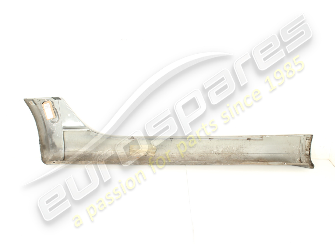 used ferrari rh sill cover panel. part number 65558800 (2)