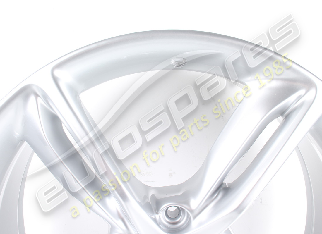 reconditioned ferrari front wheel. part number 328456 (2)