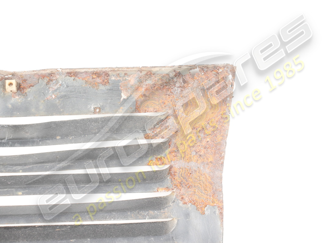 damaged ferrari lh front lower gravel guard. part number 63510200 (2)