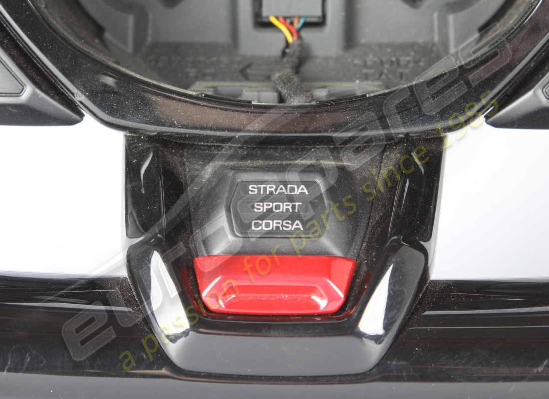 used lamborghini suede steering wheel with high gloss and cruise control. part number 4t0419091gqg8 (3)