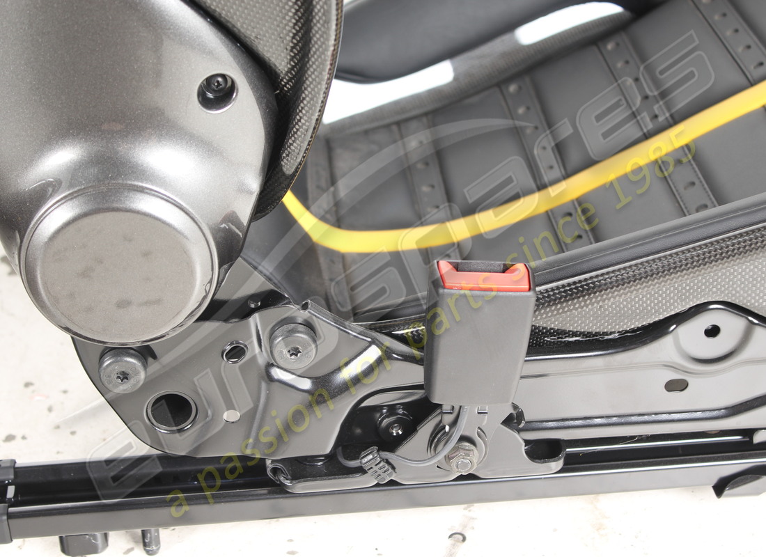 USED EUROSPARES 296 DAYTONA CARBON SEATS (SIZE LARGE). PART NUMBER EAP1490392 (11) used eurospares 296 daytona carbon seats (size large). part number eap1490392 (11)