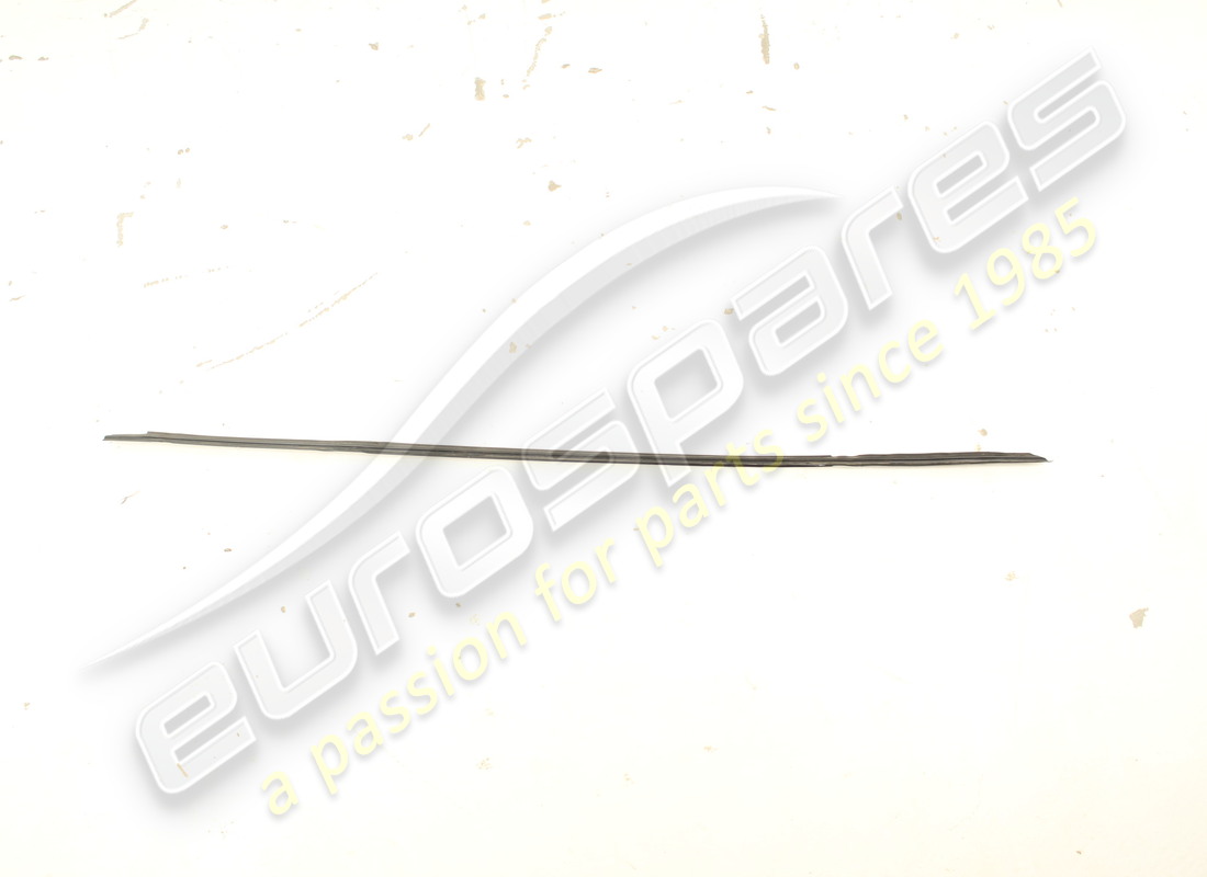 DAMAGED FERRARI RH MOULDING. PART NUMBER 61543500 (1) damaged ferrari rh moulding. part number 61543500 (1)