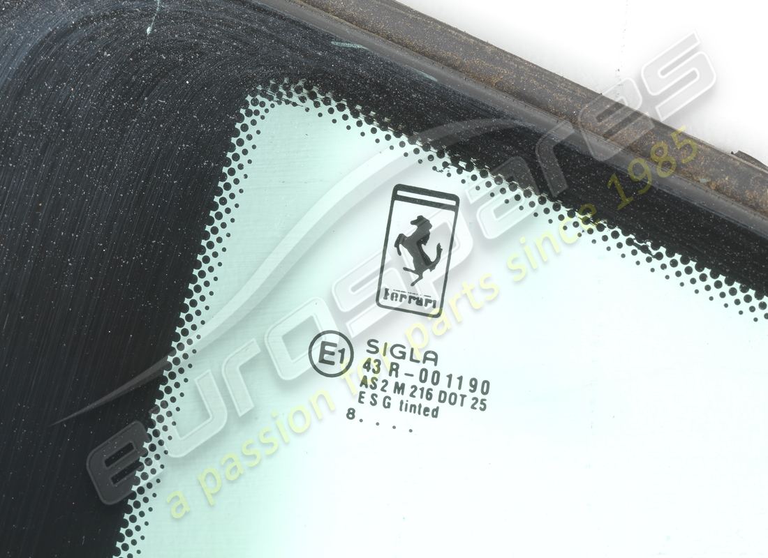 used ferrari lh rear side glass. part number 64573200 (2)