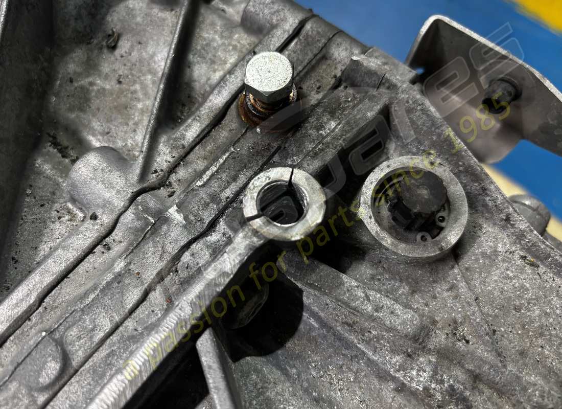 USED FERRARI COMPLETE DUAL CLUTCH GEARBOX. PART NUMBER 342723 (7) used ferrari complete dual clutch gearbox. part number 342723 (7)