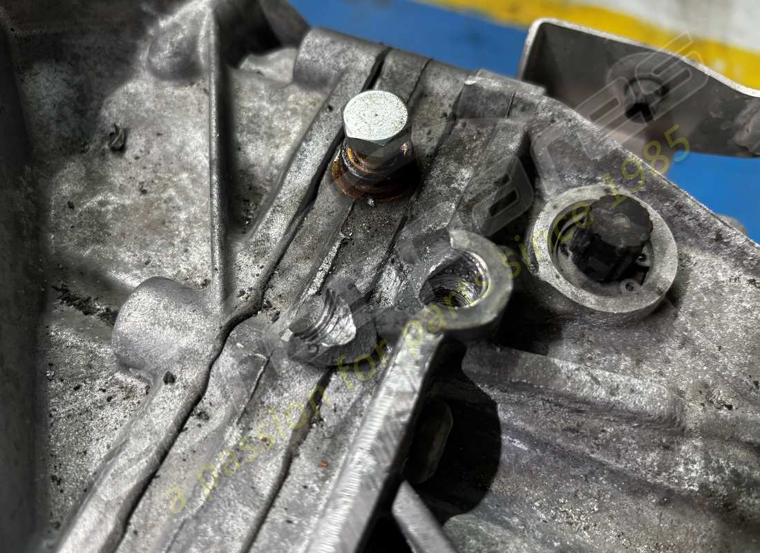 USED FERRARI COMPLETE DUAL CLUTCH GEARBOX. PART NUMBER 342723 (8) used ferrari complete dual clutch gearbox. part number 342723 (8)