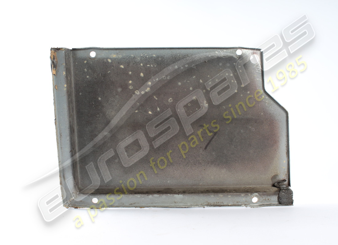 USED FERRARI SHIELD. PART NUMBER 61479900 (2) used ferrari shield. part number 61479900 (2)