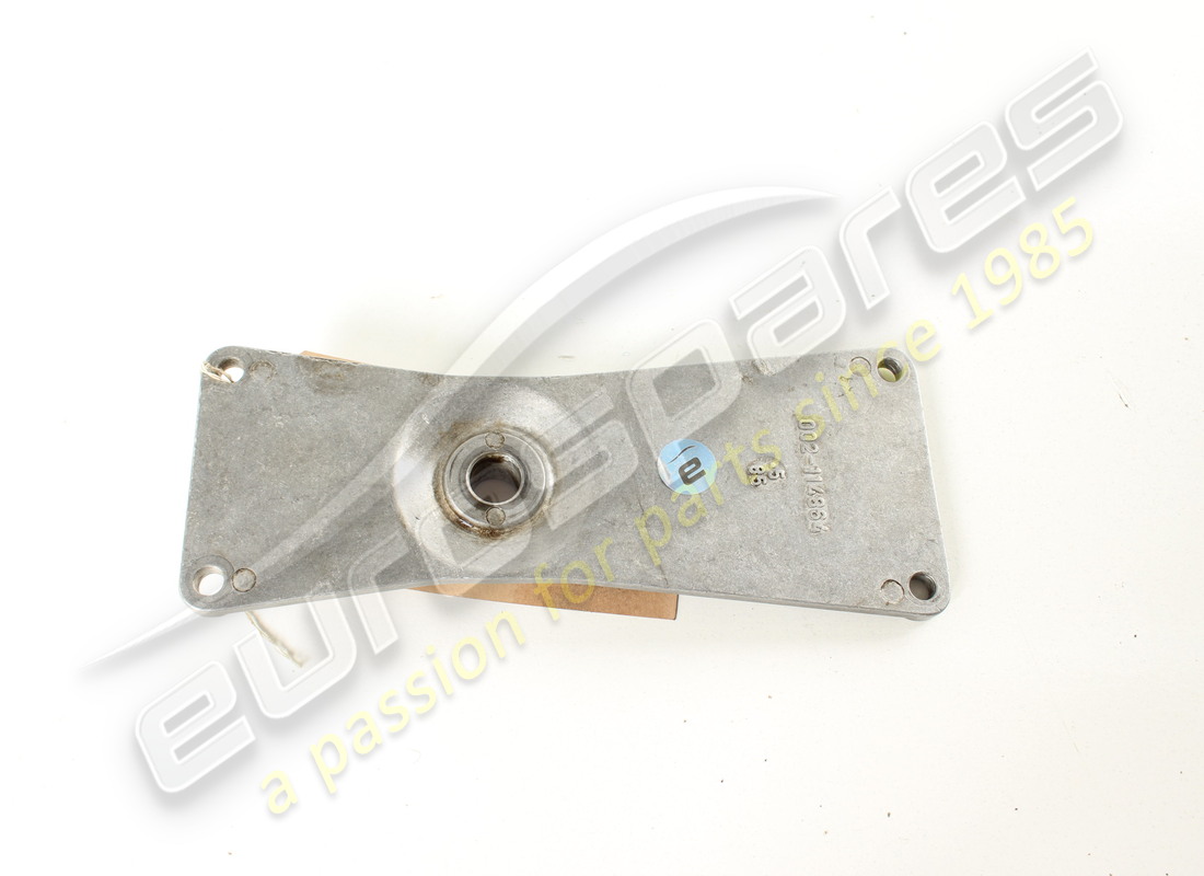 USED FERRARI GEARBOX PIVOT SUPPORT. PART NUMBER 114864 (2) used ferrari gearbox pivot support. part number 114864 (2)