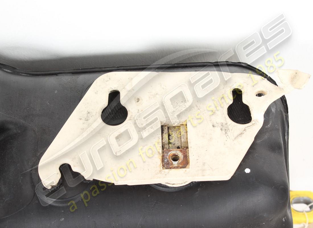 DAMAGED PORSCHE FUEL TANK. PART NUMBER 992201076G (6) damaged porsche fuel tank. part number 992201076g (6)