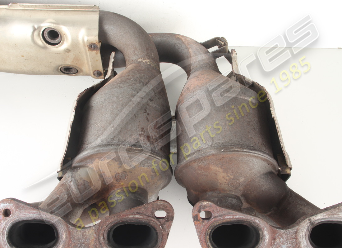 USED ASTON MARTIN MANIFOLD AND CAT CONVERTER ASSEMBLY, RH PART NUMBER 4G4E5G236BE (4) used aston martin manifold and cat converter assembly, rh part number 4g4e5g236be (4)