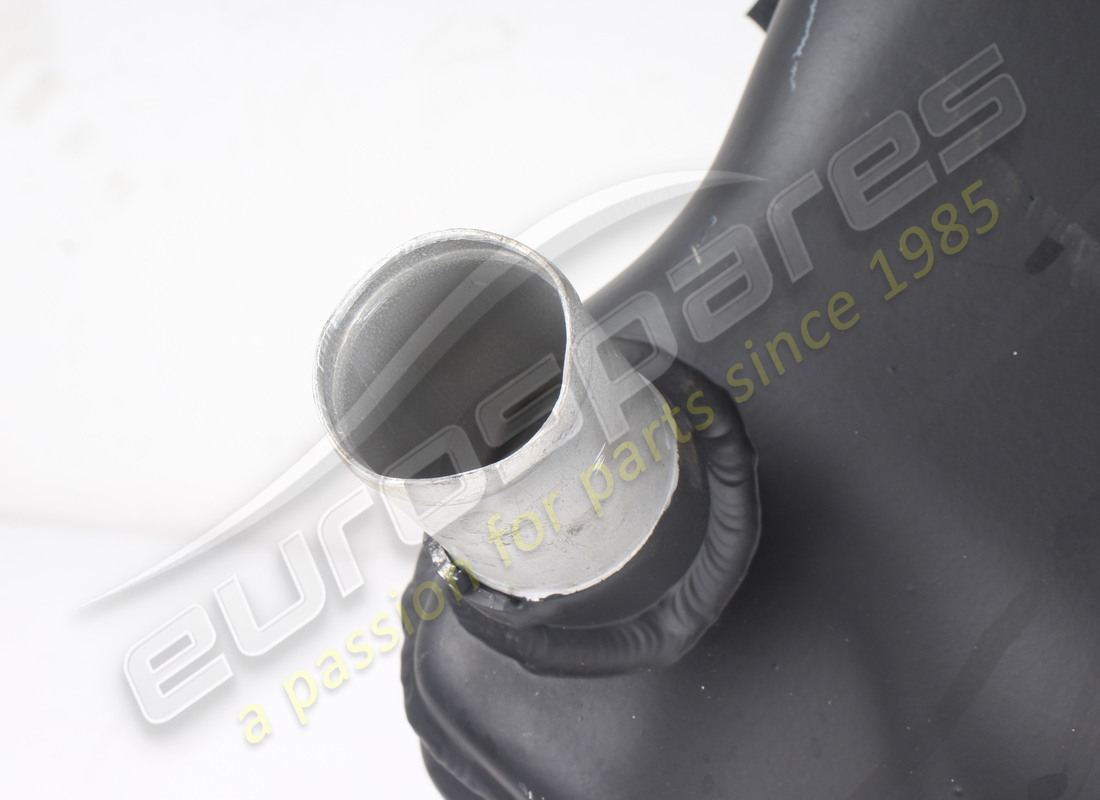 USED FERRARI RH FUEL TANK WITH CAPS AND PAINT AND VIBRATION DAMPERS. PART NUMBER 780722 (4) used ferrari rh fuel tank with caps and paint and vibration dampers. part number 780722 (4)