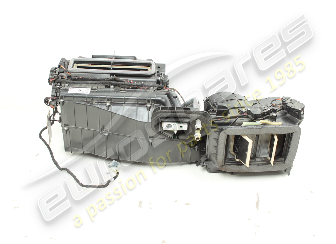 USED FERRARI COMPLETE AIR CONDITIONING UNIT. PART NUMBER 781682 (1) used ferrari complete air conditioning unit. part number 781682 (1)
