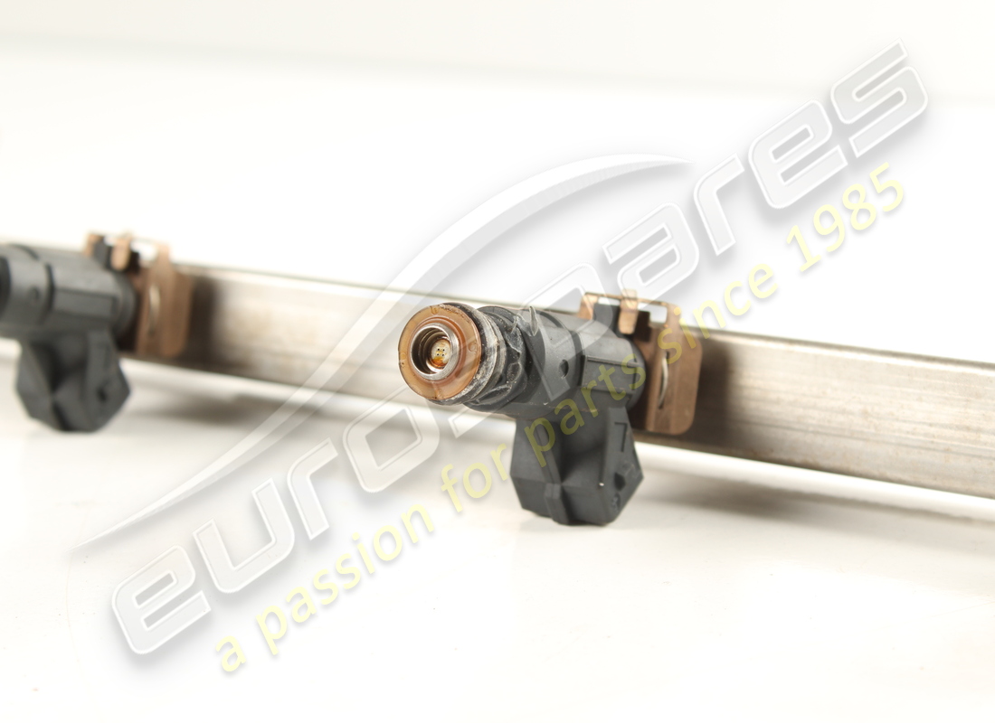 USED MASERATI FUEL PIPE WITH INJECTORS. PART NUMBER 212696 (5) used maserati fuel pipe with injectors. part number 212696 (5)