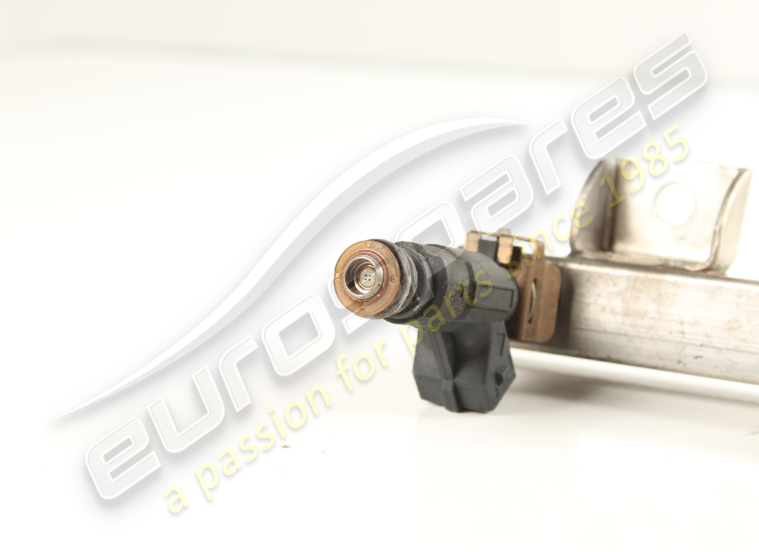 USED MASERATI FUEL PIPE WITH INJECTORS. PART NUMBER 212696 (6) used maserati fuel pipe with injectors. part number 212696 (6)