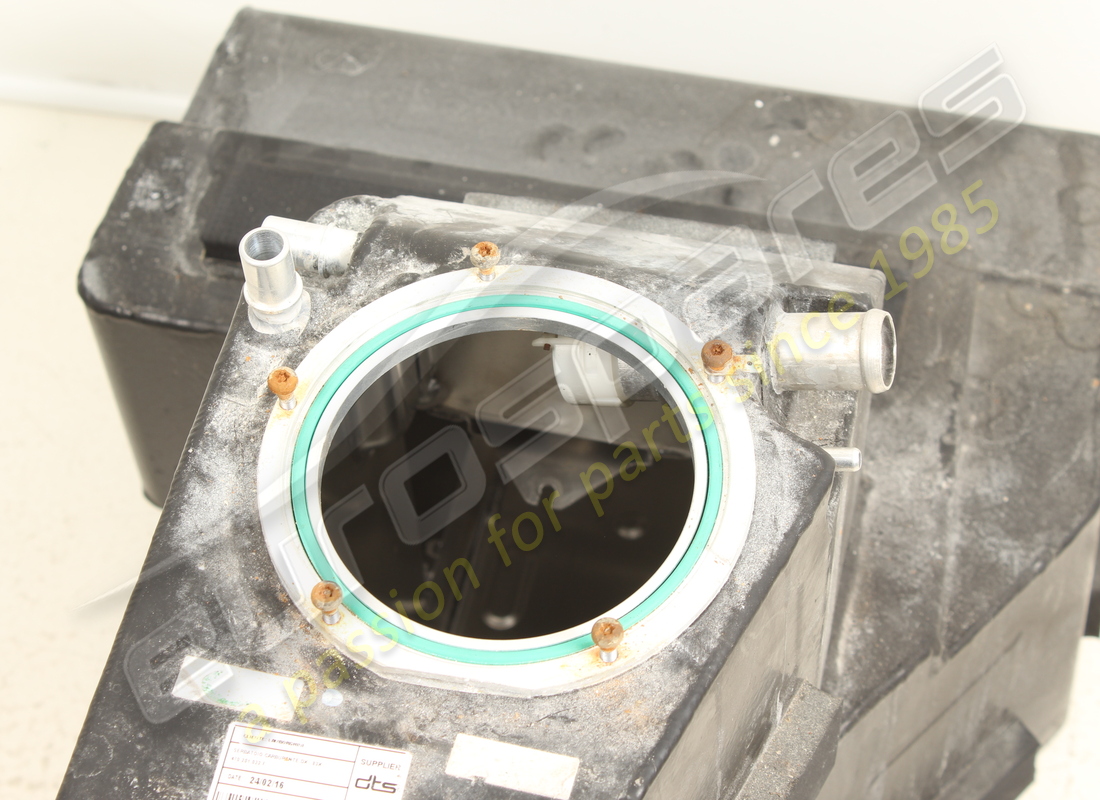 used lamborghini rh fuel tank. part number 470201022h (3)