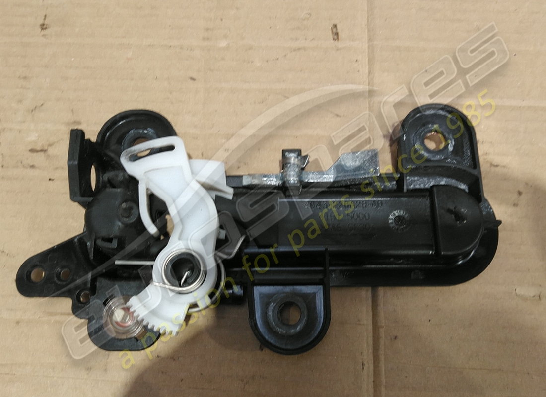 USED ASTON MARTIN HANDLE, DOOR, EXTERNAL, FRONT. PART NUMBER 4G43226A28AE (2) used aston martin handle, door, external, front. part number 4g43226a28ae (2)