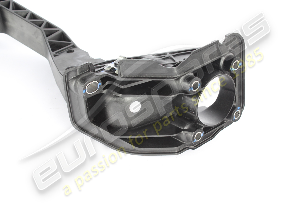 USED MASERATI RHD COMPLETE PEDAL. PART NUMBER 675001693 (3) used maserati rhd complete pedal. part number 675001693 (3)