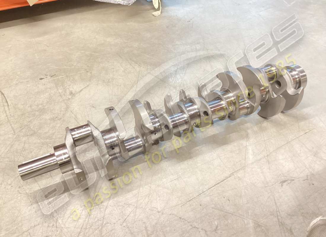 NEW FERRARI CRANKSHAFT. PART NUMBER 306666 (1) new ferrari crankshaft. part number 306666 (1)