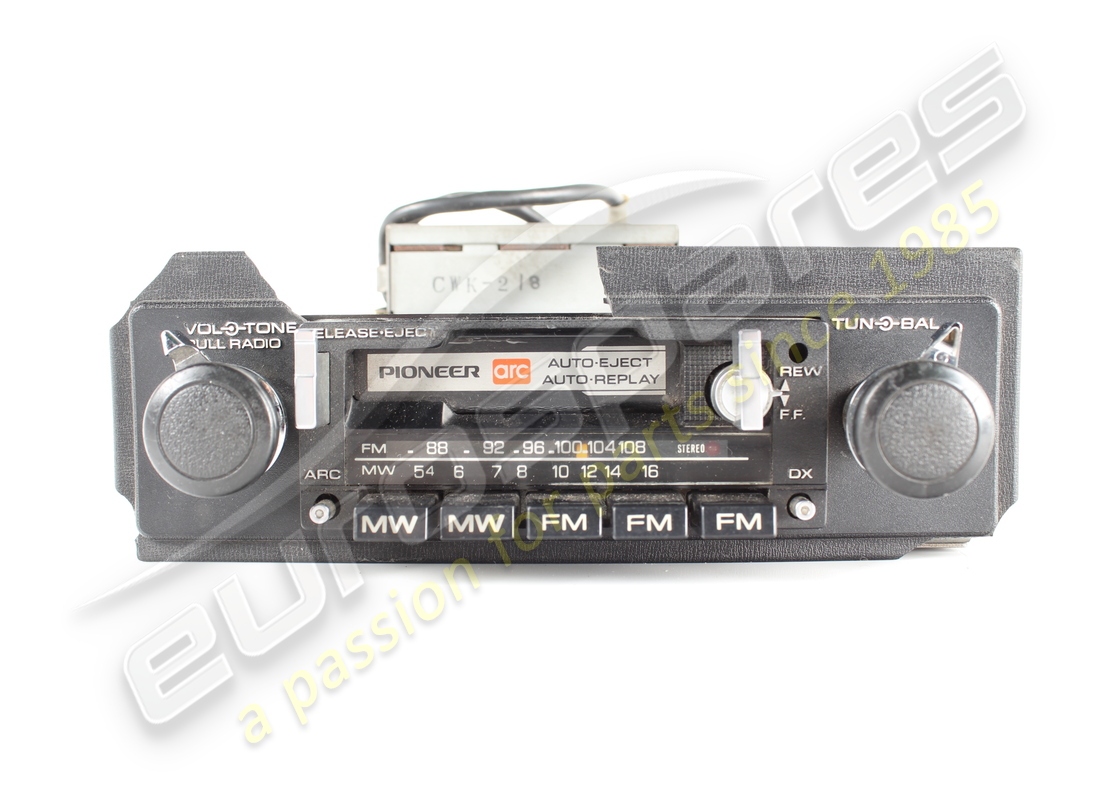 damaged ferrari radio with cassette ceiling. part number 119701 (2)