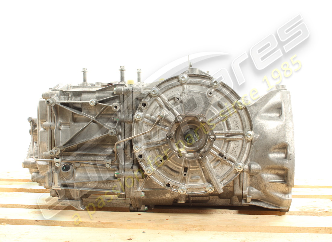 USED FERRARI COMPLETE DUAL CLUTCH GEARBOX. PART NUMBER 807337 (4) used ferrari complete dual clutch gearbox. part number 807337 (4)