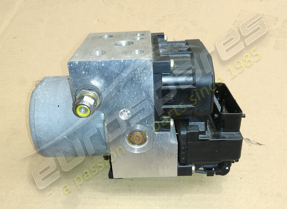 USED FERRARI HYDRAULIC-ELECTRONIC CONTROL UNIT. PART NUMBER 170638 (2) used ferrari hydraulic-electronic control unit. part number 170638 (2)