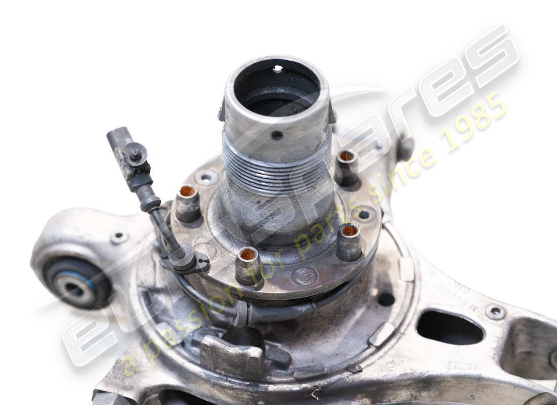 used ferrari rh hub carrier. part number 266199 (2)