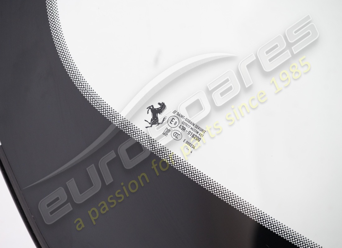 used ferrari complete windscreen. part number 985883352 (2)