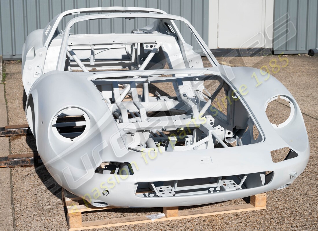 USED FERRARI GTS CHASSIS & BODY. PART NUMBER 20277100 (2) used ferrari gts chassis & body. part number 20277100 (2)