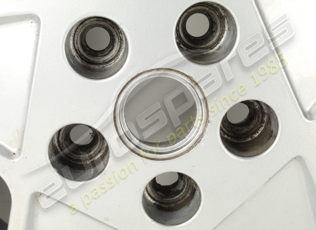 USED FERRARI ROAD WHEEL FRONT 3.2 MQV. PART NUMBER 127465 (2) used ferrari road wheel front 3.2 mqv. part number 127465 (2)