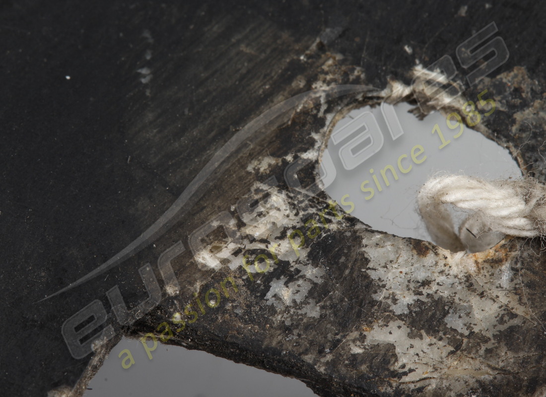 DAMAGED FERRARI RH WHEELHOUSE DOOR. PART NUMBER 65915200 (10) damaged ferrari rh wheelhouse door. part number 65915200 (10)