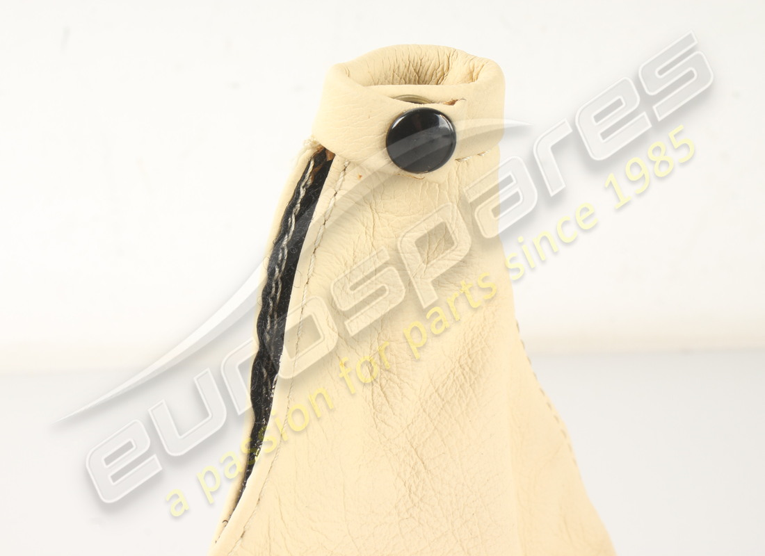 NEW (OTHER) MASERATI AUTOMATIC GEAR LEVER LEATHER SURROUND - RHD - CREAM. PART NUMBER 981001402 (4) new (other) maserati automatic gear lever leather surround - rhd - cream. part number 981001402 (4)