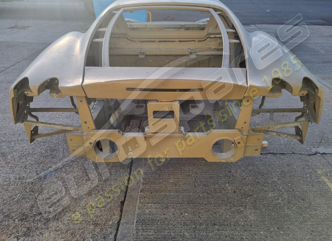 NEW FERRARI SCUDERIA BODYSHELL. PART NUMBER 80557000 (6) new ferrari scuderia bodyshell. part number 80557000 (6)