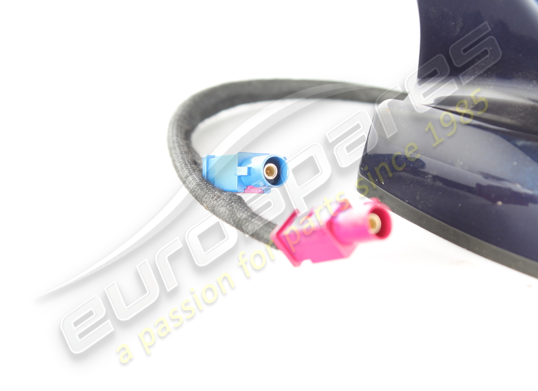 USED MASERATI PRIMED RADIO ANTENNA COVER (. PART NUMBER 673000028 (2) used maserati primed radio antenna cover (. part number 673000028 (2)