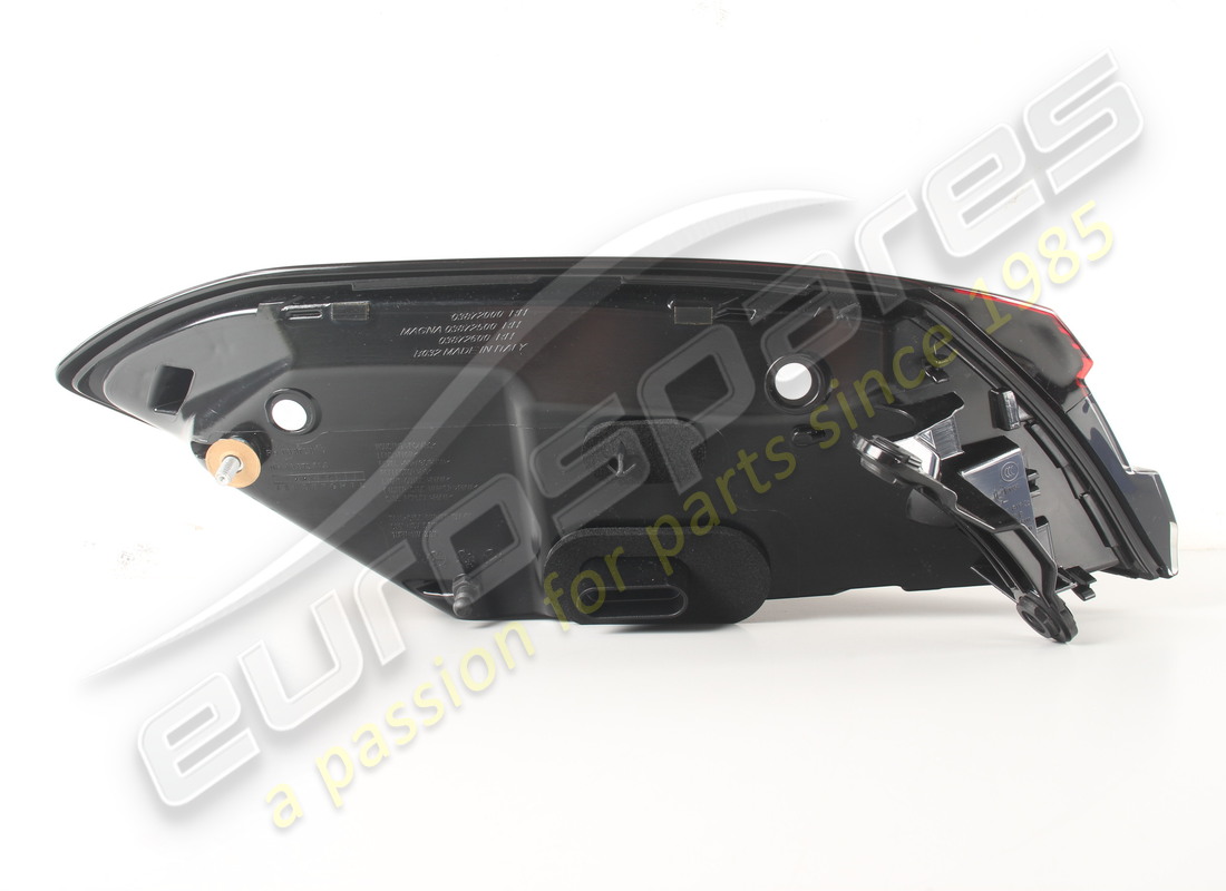 NEW OE RH TAIL LIGHT FIXED SIDE. PART NUMBER 670158688 (4) new oe rh tail light fixed side. part number 670158688 (4)