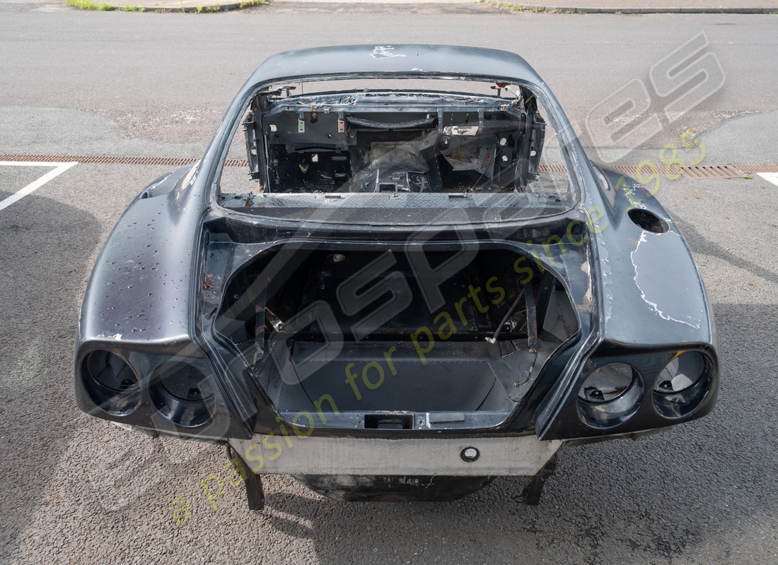 USED FERRARI 550 COMPLETE BODYSHELL BARE. PART NUMBER 65375900 (9) used ferrari 550 complete bodyshell bare. part number 65375900 (9)