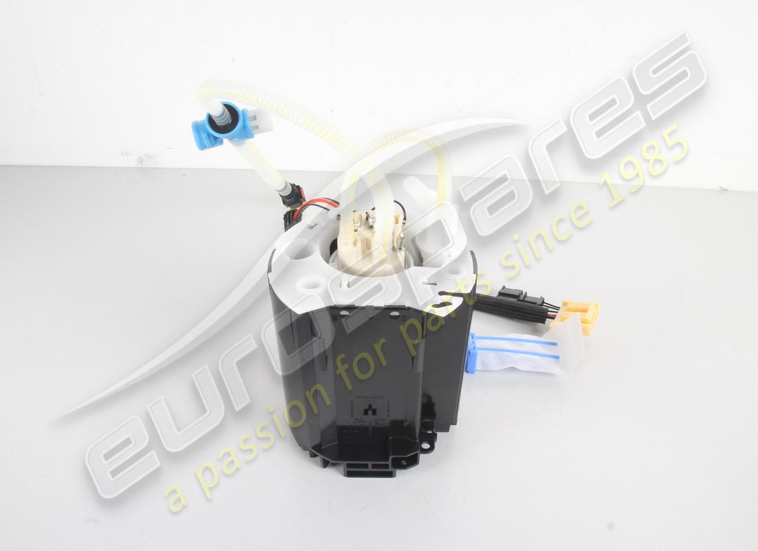 new mclaren fuel pump (left). part number 1211k0027cp (2)